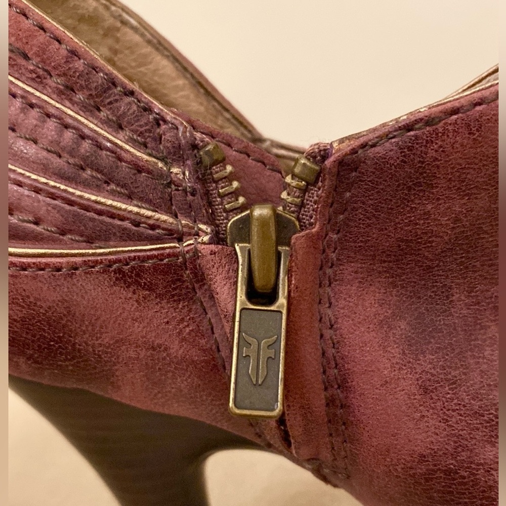 Frye Valerie Piping Purple SZ 8 Dark Cottagecore Goth Leather Ankle Bootie Heels - Picture 4 of 16